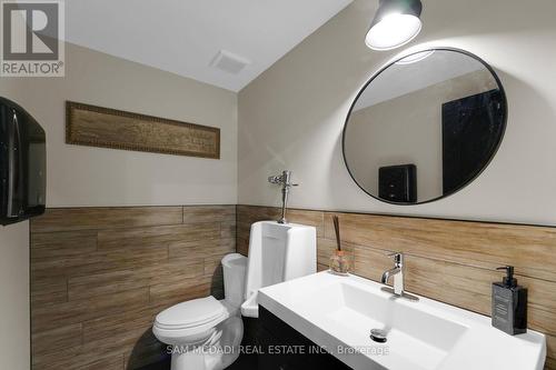 2084 Grand Boulevard, Burlington, ON - Indoor Photo Showing Bathroom