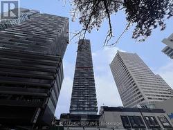 5203 - 8 EGLINTON AVENUE E  Toronto, ON M4P 0C1