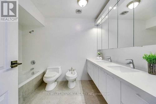 3640 Burnbrae Drive, Mississauga, ON - Indoor Photo Showing Bathroom