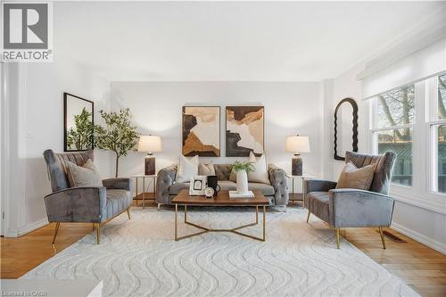 424 Jackson Street W, Hamilton, ON - Indoor Photo Showing Living Room