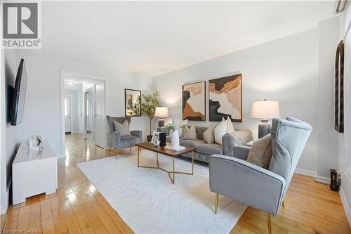 424 Jackson Street W, Hamilton, ON - Indoor Photo Showing Living Room