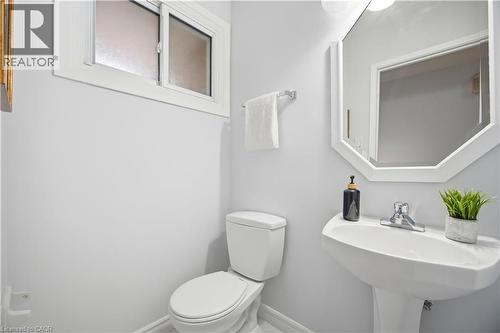 424 Jackson Street W, Hamilton, ON - Indoor Photo Showing Bathroom