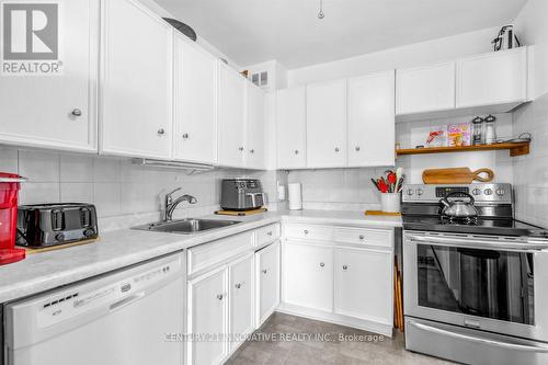 504 - 67 Richmond Street, Richmond Hill, ON - Indoor Photo Showing Kitchen