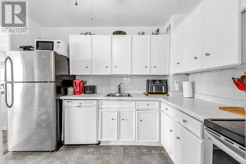 504 - 67 Richmond Street, Richmond Hill, ON - Indoor Photo Showing Kitchen
