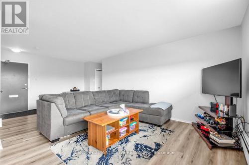 504 - 67 Richmond Street, Richmond Hill, ON - Indoor Photo Showing Living Room