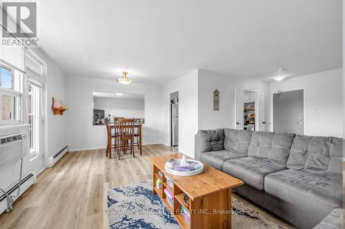 504 - 67 Richmond Street, Richmond Hill, ON - Indoor Photo Showing Living Room