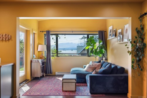 1304 Midden Rd, Comox, BC 