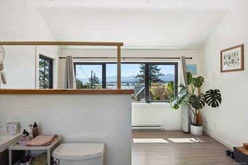 1304 Midden Rd, Comox, BC 