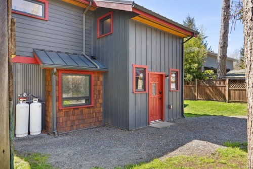 1304 Midden Rd, Comox, BC 