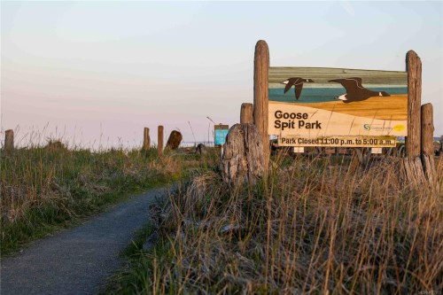 1304 Midden Rd, Comox, BC 