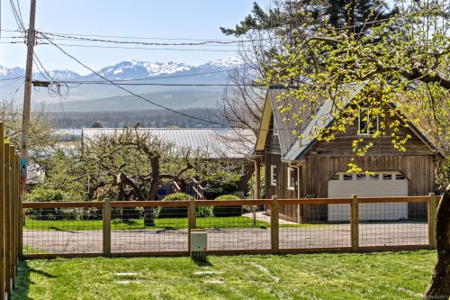 1304 Midden Rd, Comox, BC 