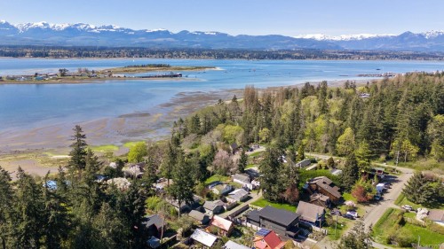 1304 Midden Rd, Comox, BC 