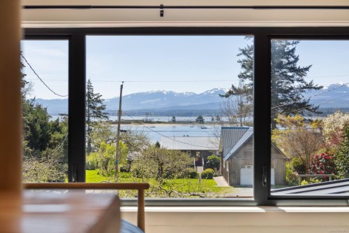 1304 Midden Rd, Comox, BC 