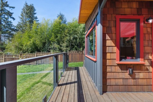 1304 Midden Rd, Comox, BC 