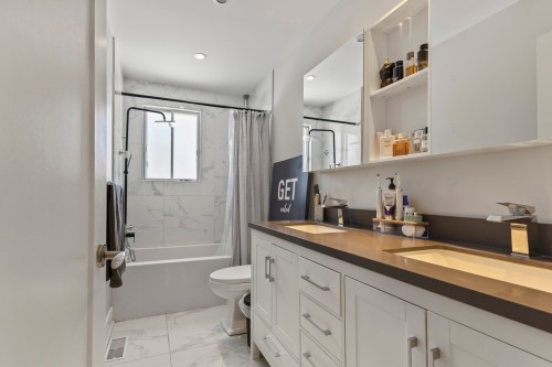 Salle de bains - 111 Av. D'Ivanhoe Crescent, Pointe-Claire, QC - Indoor Photo Showing Bathroom