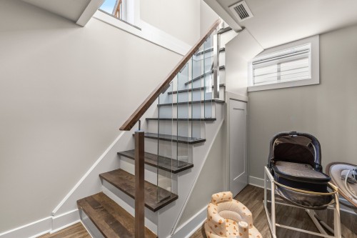 Escalier - 111 Av. D'Ivanhoe Crescent, Pointe-Claire, QC - Indoor Photo Showing Other Room