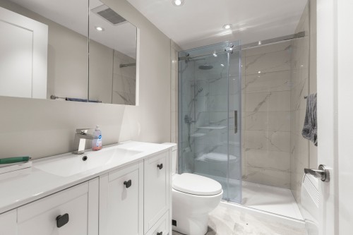 Salle de bains - 111 Av. D'Ivanhoe Crescent, Pointe-Claire, QC - Indoor Photo Showing Bathroom