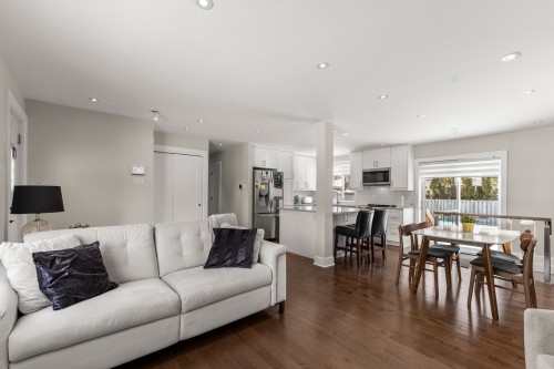 Salon - 111 Av. D'Ivanhoe Crescent, Pointe-Claire, QC - Indoor Photo Showing Living Room