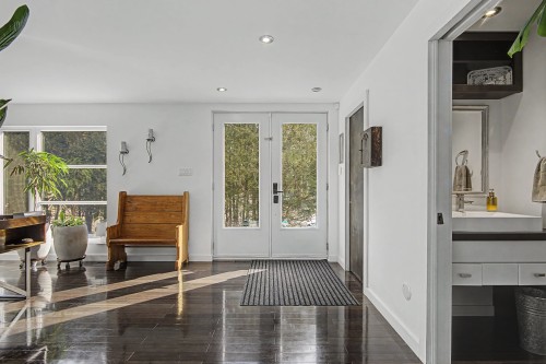 Hall d'entrée/Vestibule - 773 Ch. Maurice, Bedford - Canton, QC - Indoor Photo Showing Other Room