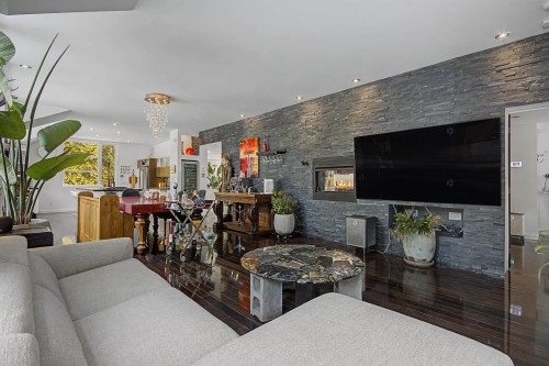 Salon - 773 Ch. Maurice, Bedford - Canton, QC - Indoor With Fireplace