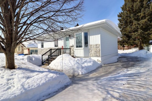 4679 Rue des Roses  Québec (Charlesbourg), QC G1G 1P4