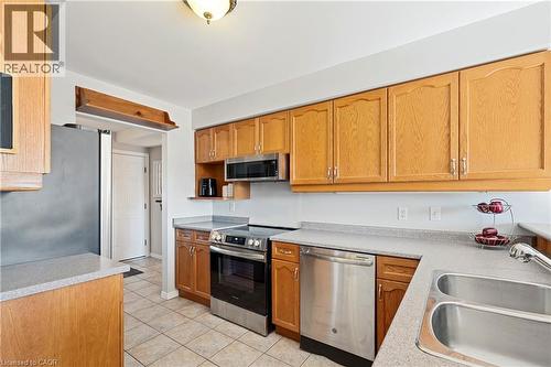 77 Morgan Drive, Caledonia, ON - Indoor Photo Showing Kitchen With Double Sink