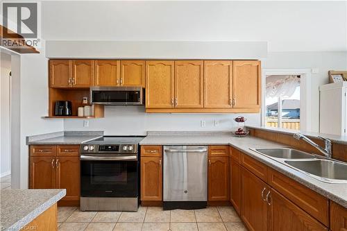 77 Morgan Drive, Caledonia, ON - Indoor Photo Showing Kitchen With Double Sink