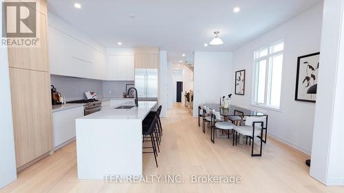 12 IMOGENE COURT  Richmond Hill, ON L4C 6J7