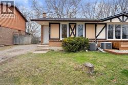 8059 AINTREE Drive Unit# A  Niagara Falls, ON L2H 1V3
