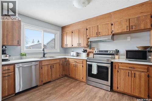 39 Cantlon Crescent, Saskatoon, SK - Indoor Photo Showing Kitchen