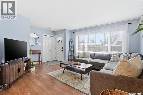 39 Cantlon Crescent, Saskatoon, SK - Indoor Photo Showing Living Room