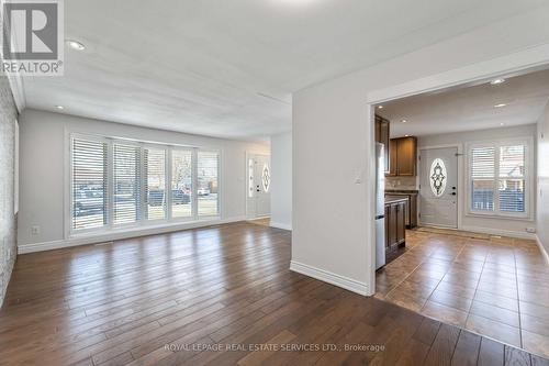 9 Isaac Court, Hamilton, ON - Indoor