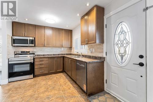 9 Isaac Court, Hamilton, ON - Indoor Photo Showing Kitchen