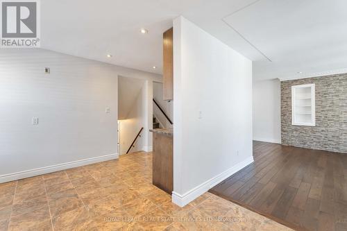 9 Isaac Court, Hamilton, ON - Indoor Photo Showing Other Room