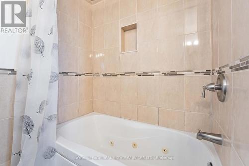 9 Isaac Court, Hamilton, ON - Indoor Photo Showing Bathroom