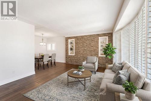 9 Isaac Court, Hamilton, ON - Indoor Photo Showing Living Room