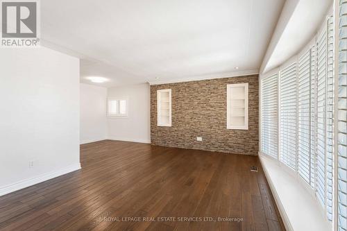 9 Isaac Court, Hamilton, ON - Indoor Photo Showing Other Room