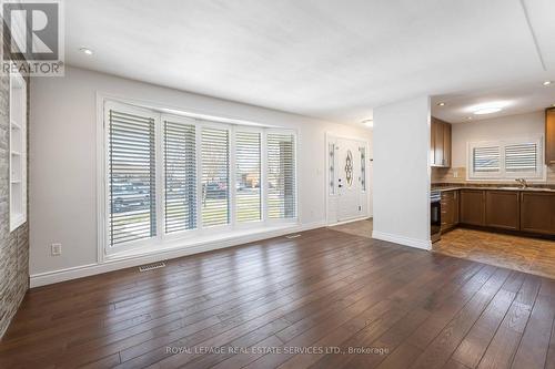 9 Isaac Court, Hamilton, ON - Indoor