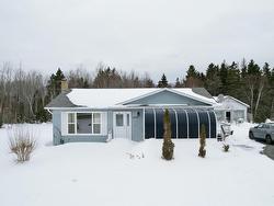 6221 Seaside Drive Gardiner Mines, NS B1H 5K4