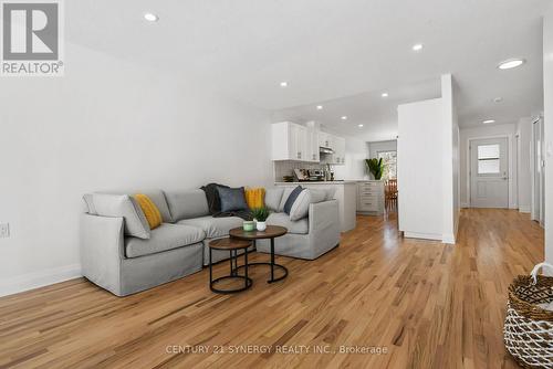 7 Weaver Crescent, Ottawa, ON - Indoor Photo Showing Living Room