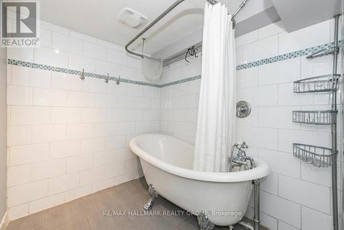 2223 Halifax Drive, Ottawa, ON - Indoor Photo Showing Bathroom