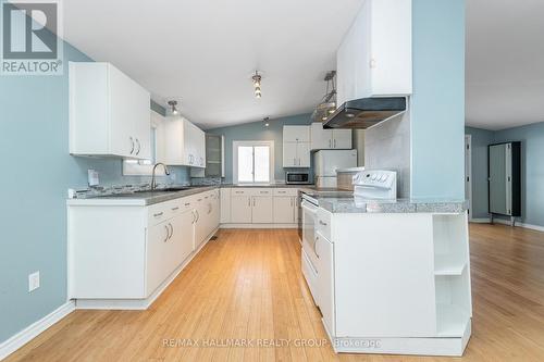 2223 Halifax Drive, Ottawa, ON - Indoor Photo Showing Kitchen