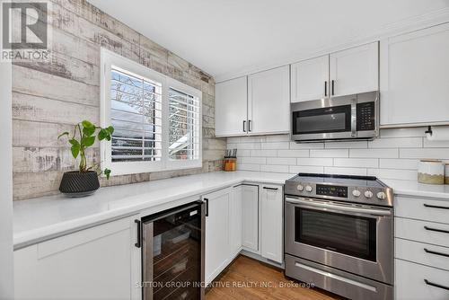 56 Shakespeare Crescent, Barrie, ON - Indoor Photo Showing Kitchen With Upgraded Kitchen