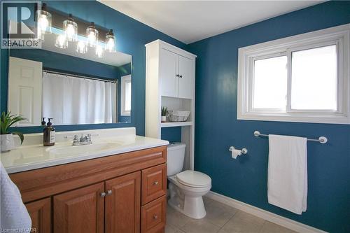 918 Upper Ottawa Street, Hamilton, ON - Indoor Photo Showing Bathroom