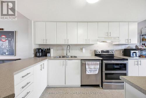 432 Hillsboro Private, Ottawa, ON - Indoor Photo Showing Kitchen With Double Sink