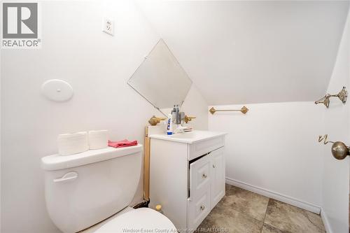 384 Detroit, Windsor, ON - Indoor Photo Showing Bathroom
