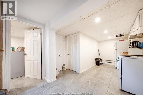 384 Detroit, Windsor, ON - Indoor
