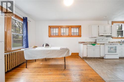 384 Detroit, Windsor, ON - Indoor Photo Showing Kitchen