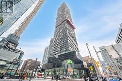 703 - 8 EGLINTON AVENUE E  Toronto, ON M4P 0C1