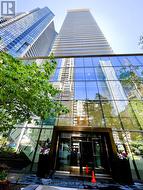 4401 - 33 CHARLES STREET E  Toronto, ON M4Y 0A2